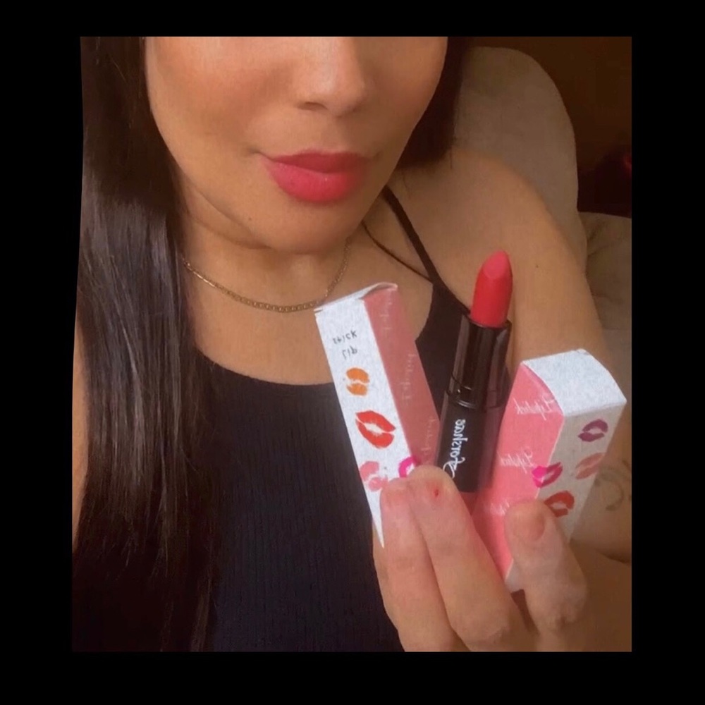 Cosmetics - Picture 6 of 6